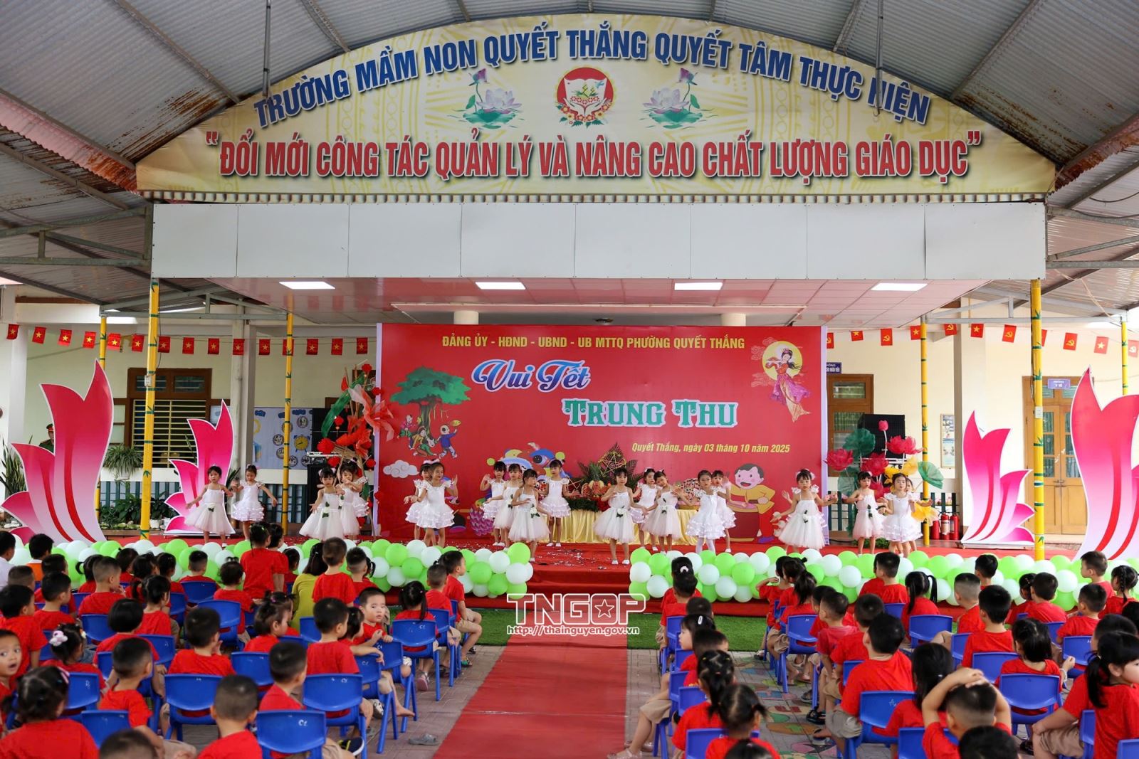 Đồng chí Bí thư Tỉnh ủy Trịnh Xuân Trường thăm, tặng quà Trường Mầm non Quyết Thắng nhân dịp tết Trung thu